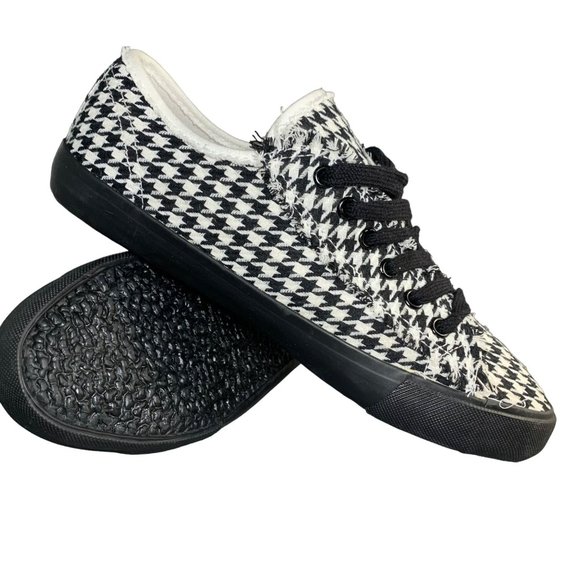 Charlie Paige Shoes - Charlie Paige Black & White Houndstooth shoe sz 8 EUC